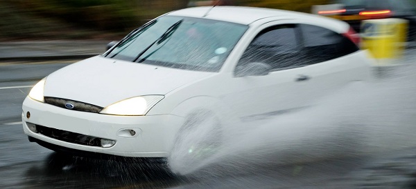13 Quick Tips For Rainy Weather Driving